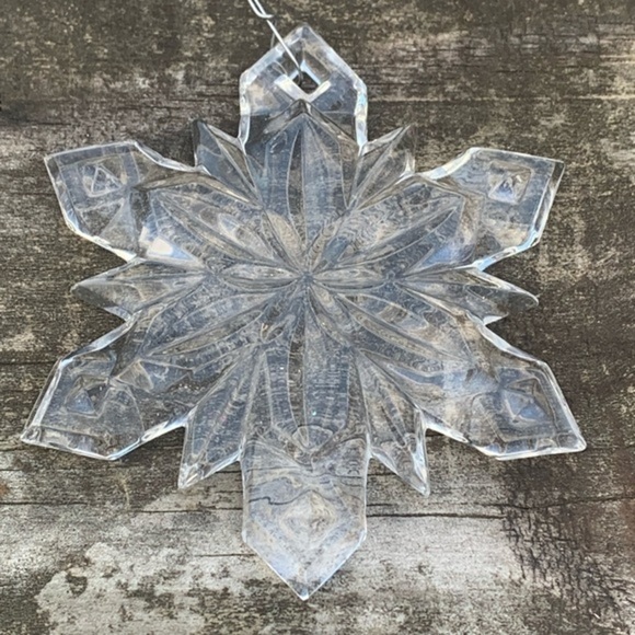 Clear snowflake ornament - Picture 4 of 9
